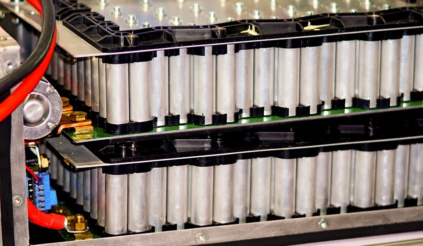 Hybrid battery for electric vehicles. 